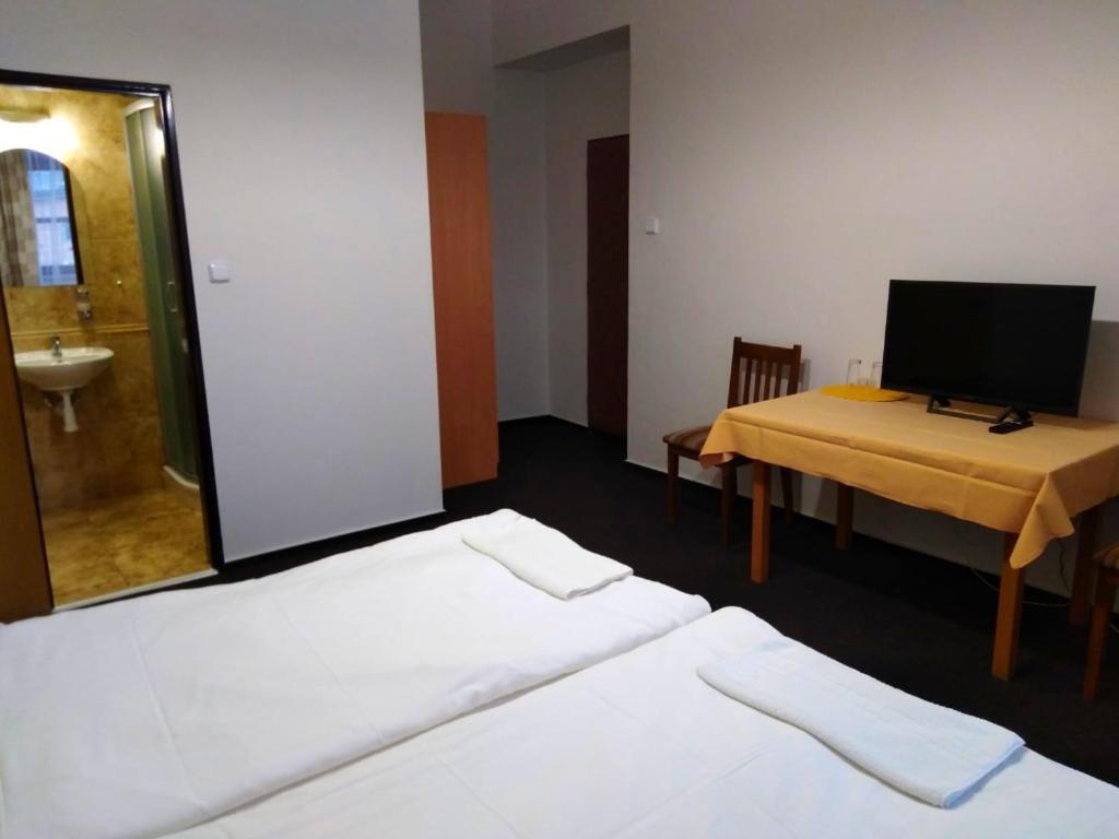Hotel Praded เยเซนิค ภายนอก รูปภาพ