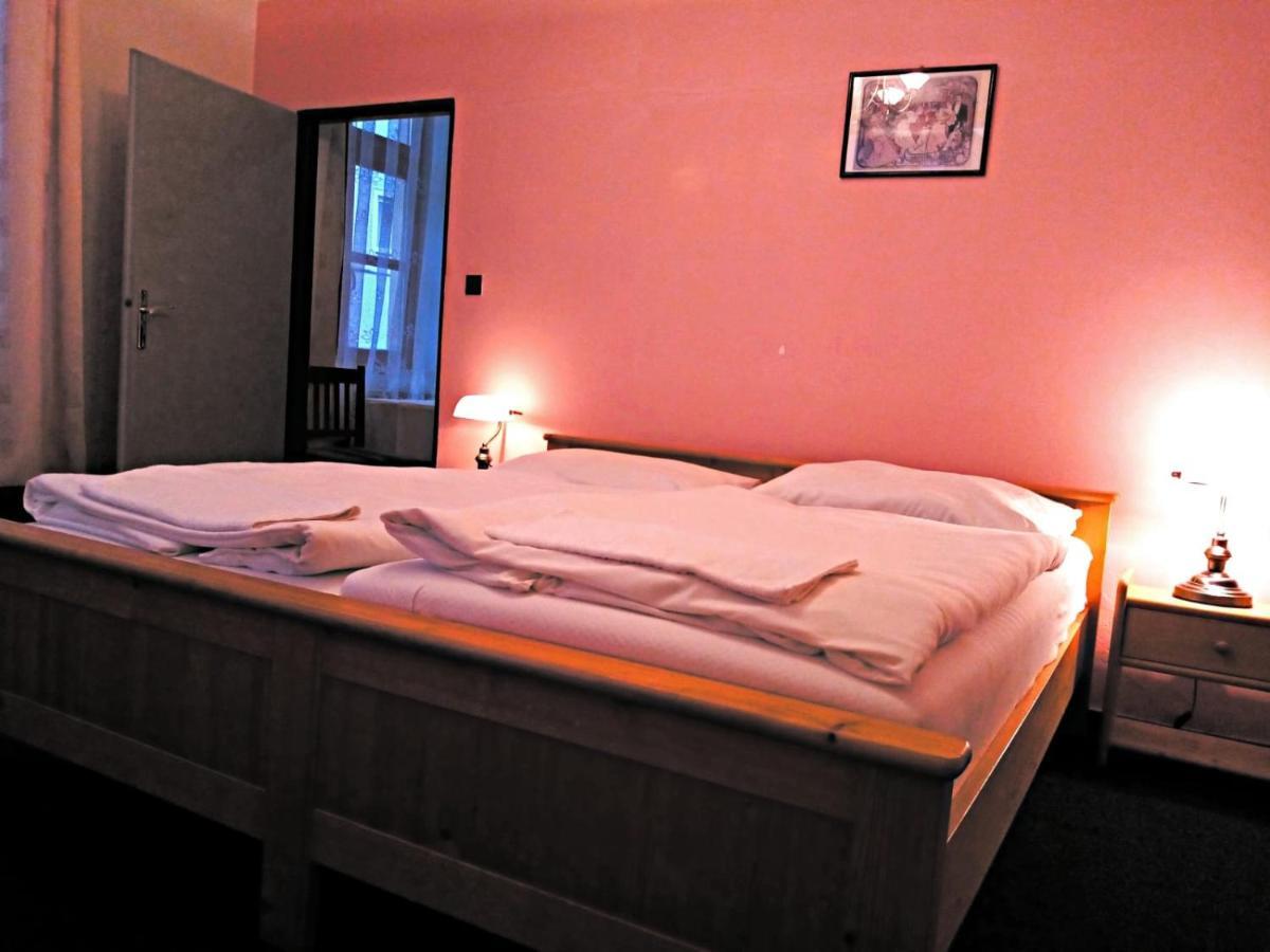 Hotel Praded เยเซนิค ภายนอก รูปภาพ