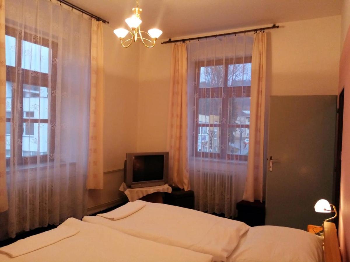 Hotel Praded เยเซนิค ภายนอก รูปภาพ